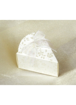 Geschenkbox in Form eines Tortenstücks Geschenkbox in Form eines Tortenstücks