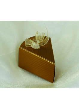 Geschenkbox in Form eines Tortenstücks Geschenkbox in Form eines Tortenstücks